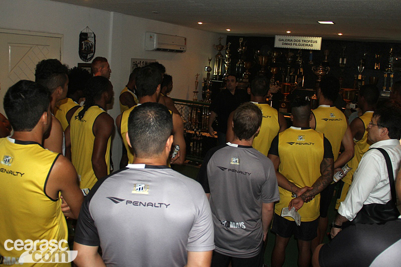 [06-01] Elenco do Ceará visita Centro Cultural - 10