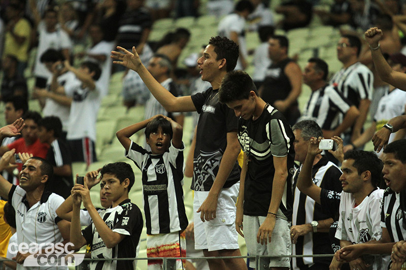 [13-08] Ceará 3 x 1  Internacional - TORCIDA - 26