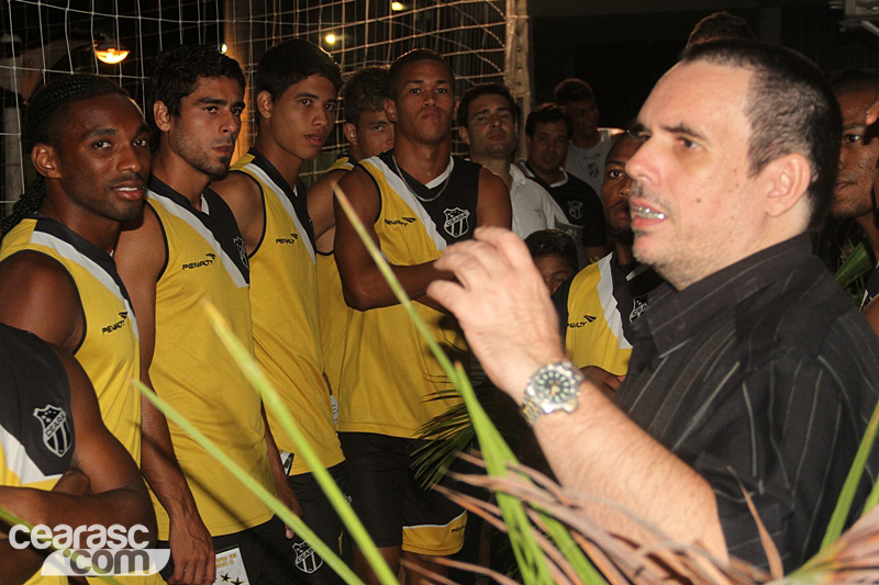 [06-01] Elenco do Ceará visita Centro Cultural2 - 15