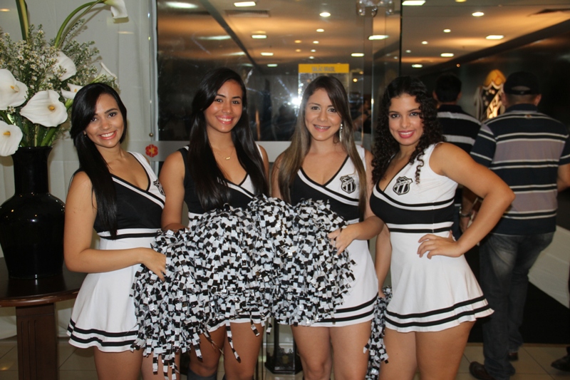 [30-01] Lançamento dos novos uniformes alvinegros com Nicole Bahls - 01 - 1