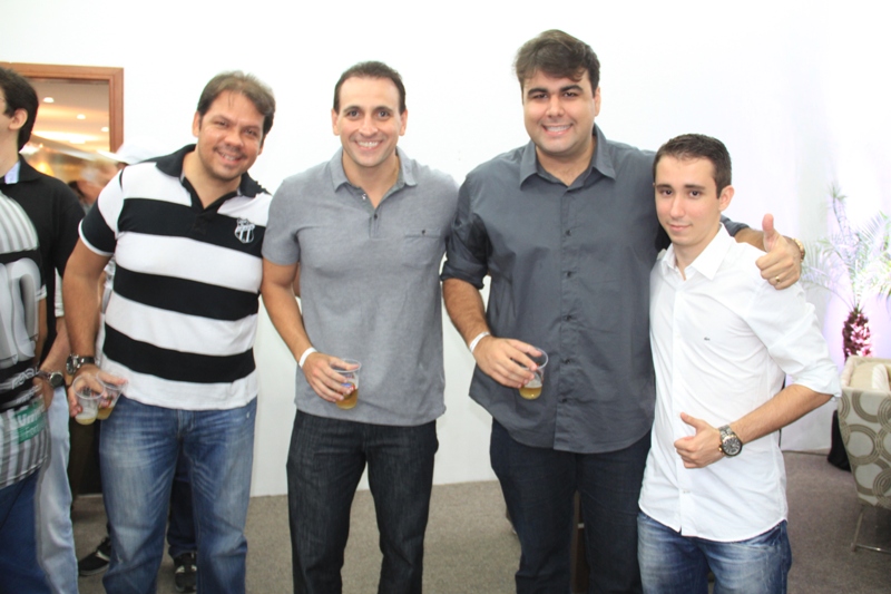 [30-01] Lançamento dos novos uniformes alvinegros com Nicole Bahls - 01 - 30