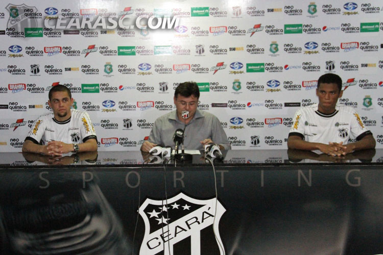 [13-06] Felipe Azevedo e Derley são apresentados - 1