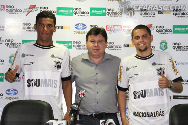 [13-06] Felipe Azevedo e Derley são apresentados - 8