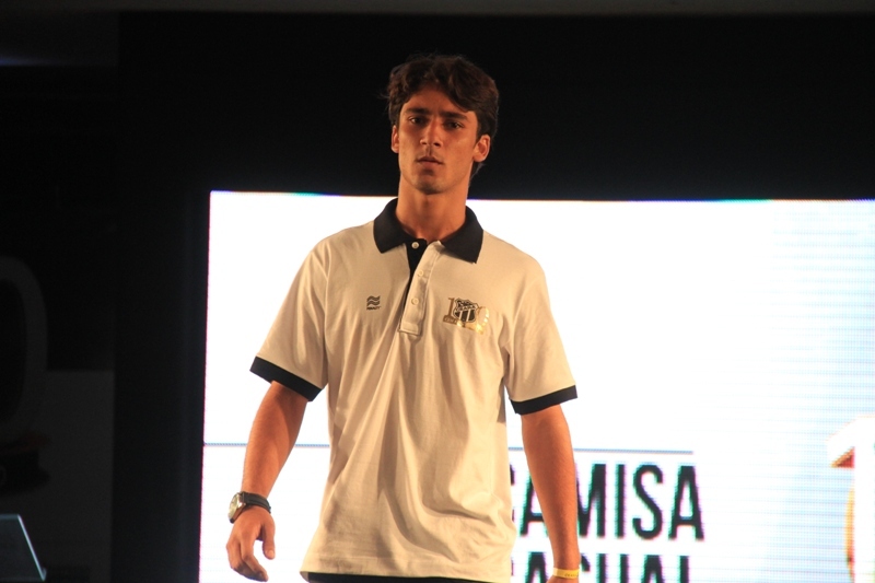 [30-01] Lançamento dos novos uniformes com Nicole Bahls - Desfile - 01 - 7