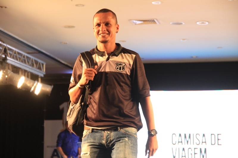 [30-01] Lançamento dos novos uniformes com Nicole Bahls - Desfile - 01 - 21