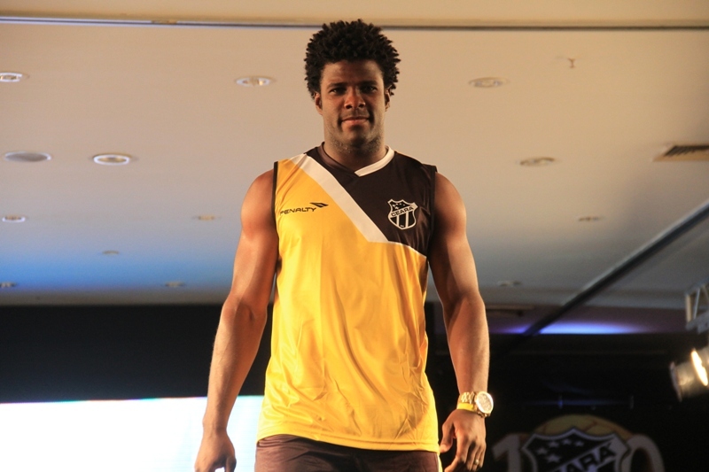 [30-01] Lançamento dos novos uniformes com Nicole Bahls - Desfile - 01 - 29