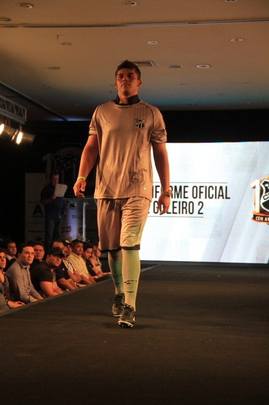 [30-01] Lançamento dos novos uniformes com Nicole Bahls - Desfile - 01 - 37