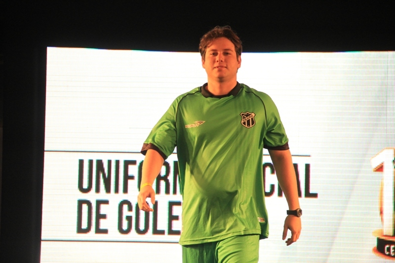 [30-01] Lançamento dos novos uniformes com Nicole Bahls - Desfile - 01 - 38