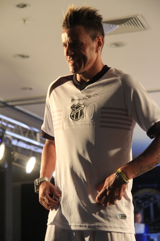 [30-01] Lançamento dos novos uniformes com Nicole Bahls - Desfile - 01 - 42