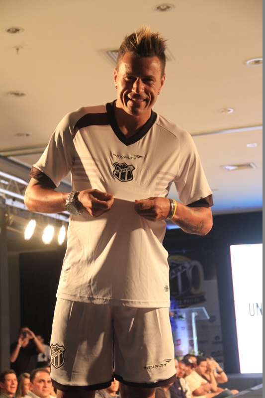 [30-01] Lançamento dos novos uniformes com Nicole Bahls - Desfile - 01 - 43