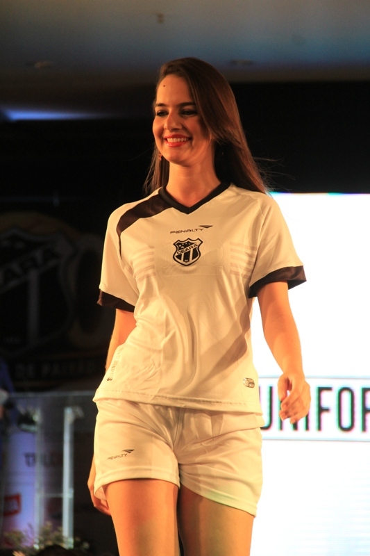 [30-01] Lançamento dos novos uniformes com Nicole Bahls - Desfile - 02 - 1