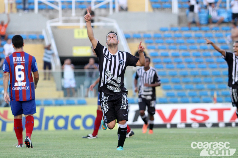 [10-03] Ceará 4 x 0 Tiradentes - 02 - 8