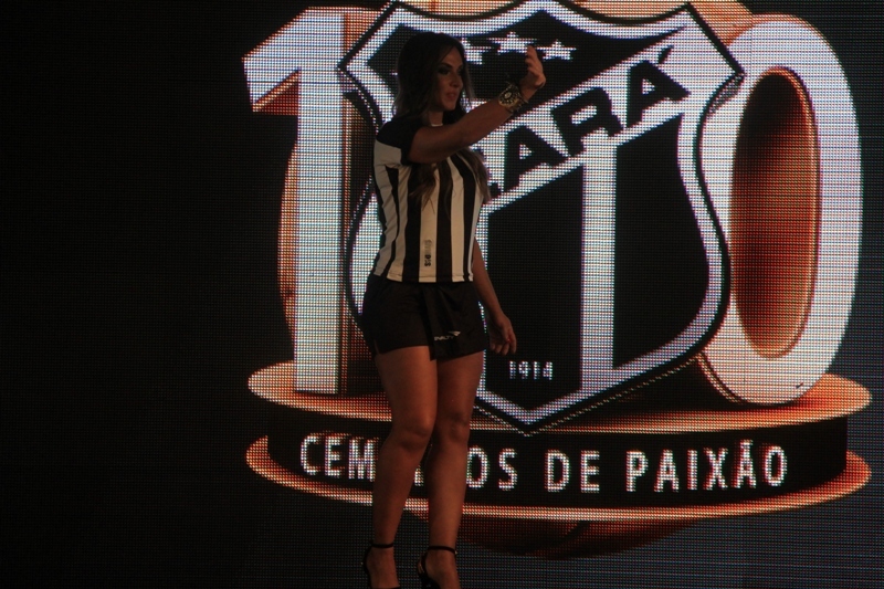 [30-01] Lançamento dos novos uniformes com Nicole Bahls - Desfile - 02 - 3