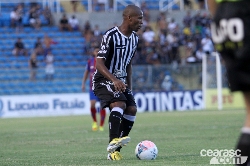 [10-03] Ceará 4 x 0 Tiradentes - 02 - 10