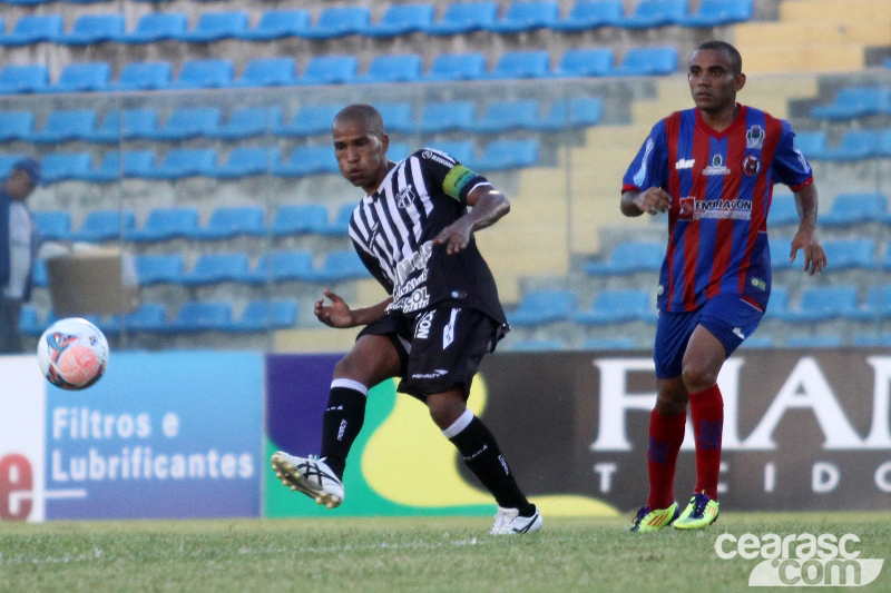 [10-03] Ceará 4 x 0 Tiradentes - 02 - 11