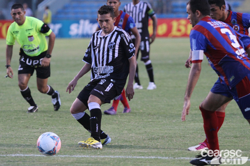[10-03] Ceará 4 x 0 Tiradentes - 02 - 14