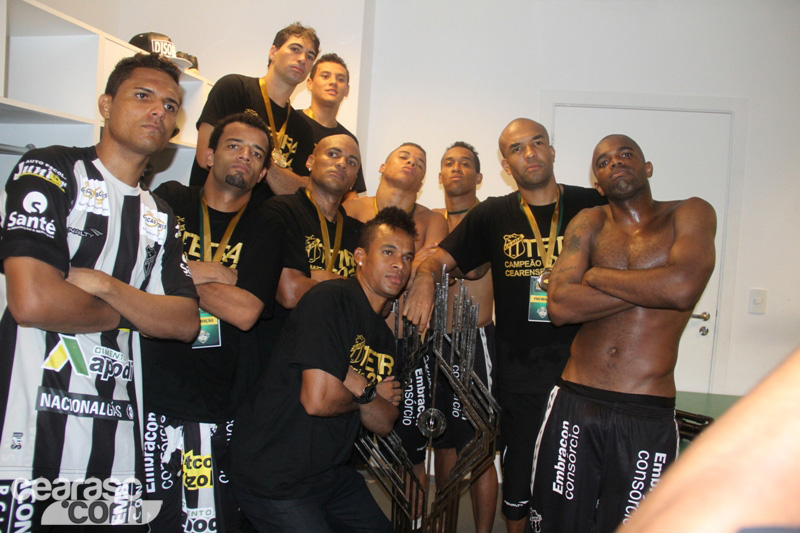 [23-04] Ceará 0 x 0 Fortaleza - Comemoração - Vestiário - 13