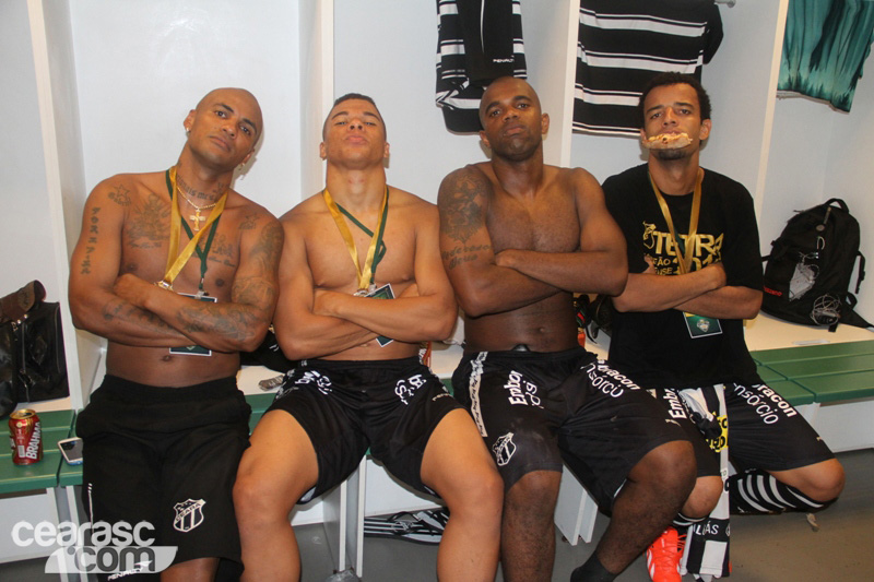 [23-04] Ceará 0 x 0 Fortaleza - Comemoração - Vestiário - 21