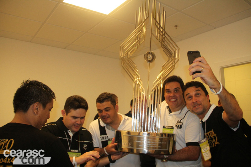 [23-04] Ceará 0 x 0 Fortaleza - Comemoração - Vestiário - 32