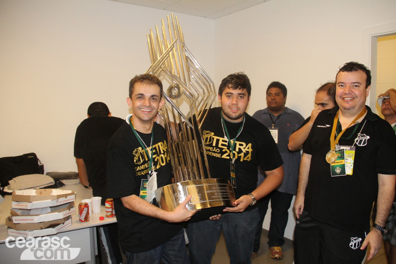 [23-04] Ceará 0 x 0 Fortaleza - Comemoração - Vestiário - 35