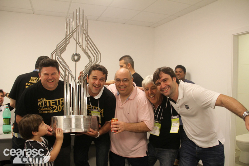 [23-04] Ceará 0 x 0 Fortaleza - Comemoração - Vestiário - 37