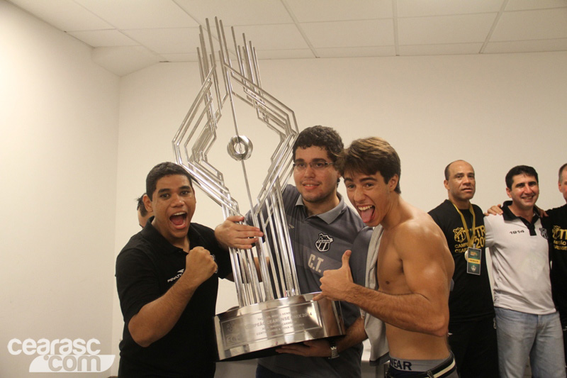 [23-04] Ceará 0 x 0 Fortaleza - Comemoração - Vestiário - 56