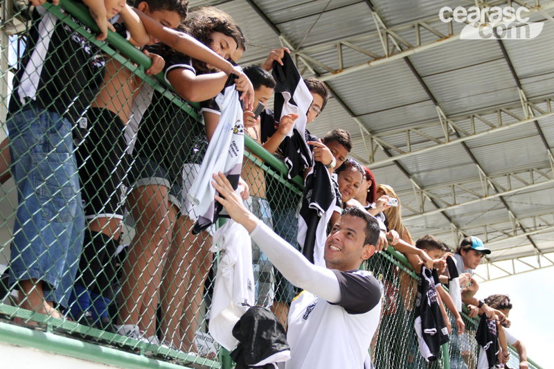 [13-04] Torcedores de Caucaia visitam sede - 15