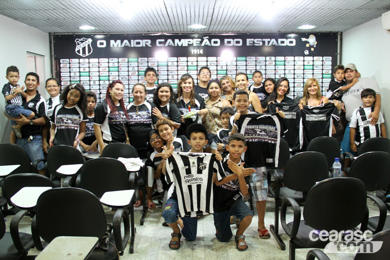 [13-04] Torcedores de Caucaia visitam sede - 19