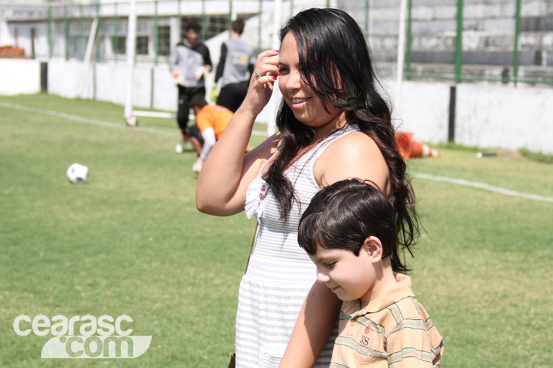 [03-09] Pedro Guilherme visita o clube - 4