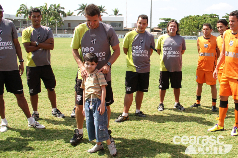 [03-09] Pedro Guilherme visita o clube - 5