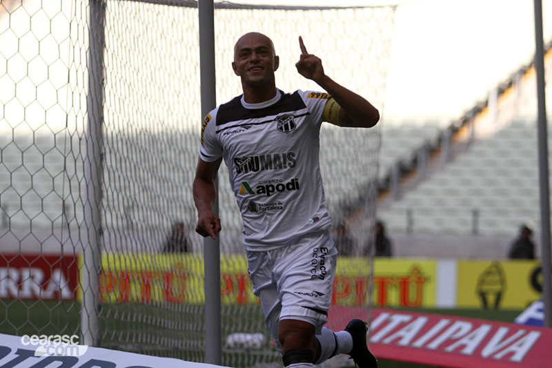 [23-08] Ceará 4 x 3 Paraná - 01 - 8