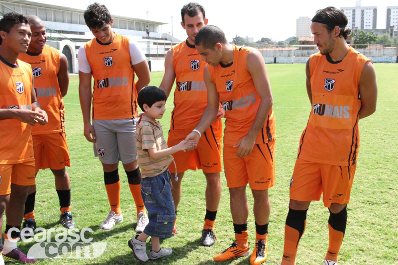 [03-09] Pedro Guilherme visita o clube - 8
