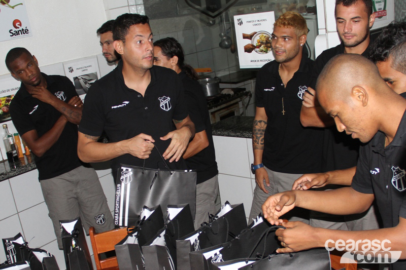 [13-04] Bí-O envia brindes para o elenco - 6