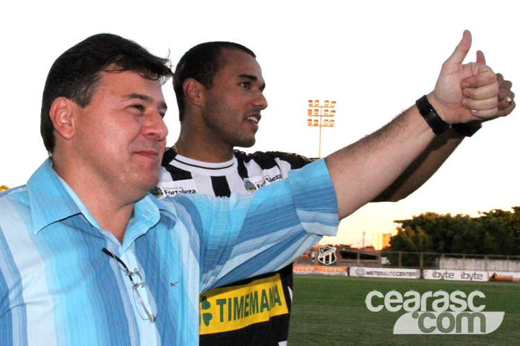 [18-07] Roger é apresentado - 8