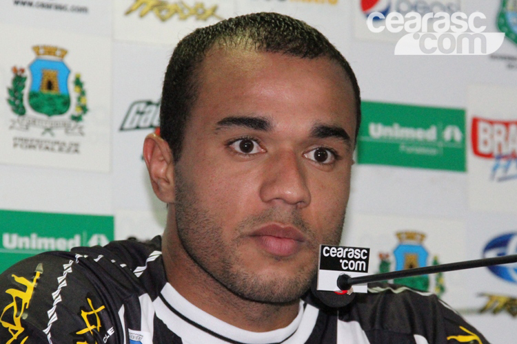 [18-07] Roger é apresentado - 10