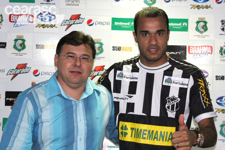 [18-07] Roger é apresentado - 13