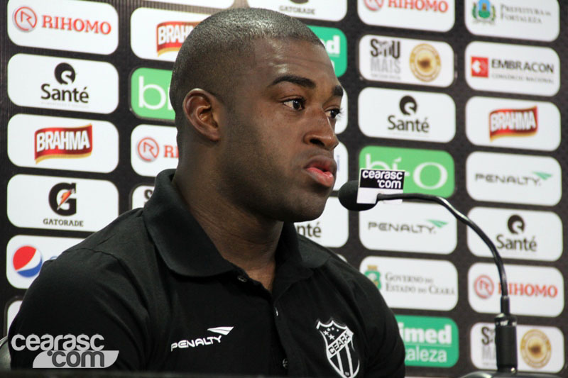 [20-06] Apresentação do Zagueiro Gustavo - 1