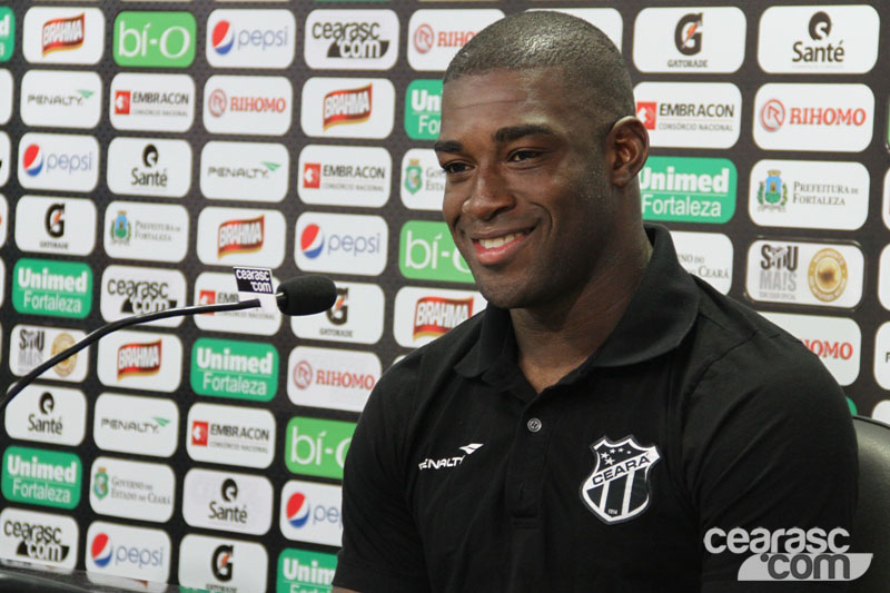 [20-06] Apresentação do Zagueiro Gustavo - 5