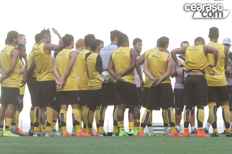 [15-10] Treino coletivo - Castelão - 1