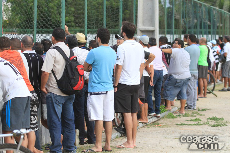 [06-01] Torcida comparece no Estádio Vovozão - 4