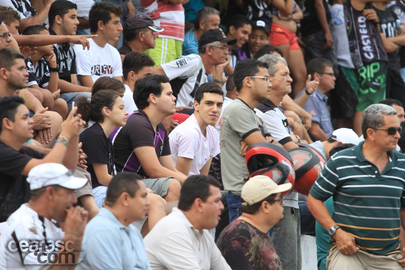 [06-01] Torcida comparece no Estádio Vovozão - 5