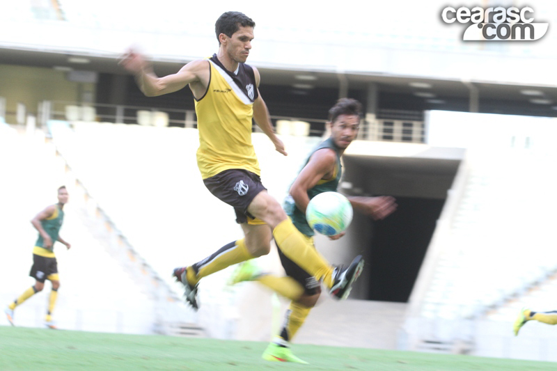 [15-10] Treino coletivo - Castelão - 17