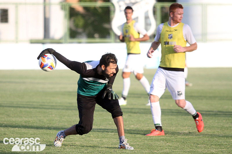 [16-06] Treino de passes e finalizações - 6
