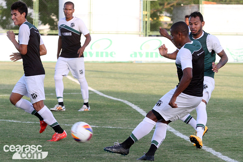 [16-06] Treino de passes e finalizações - 18