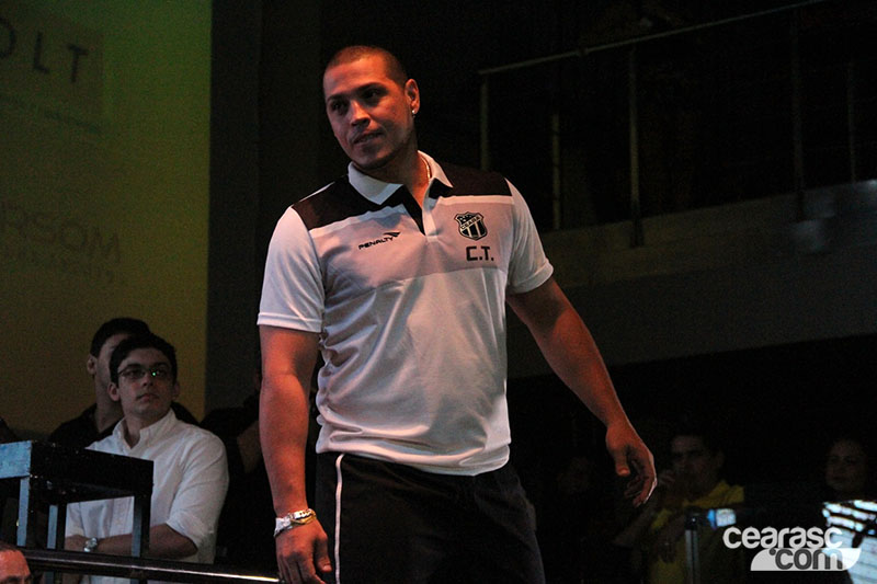 [26-02] Lançamento dos uniformes 2015 - Desfile - 3