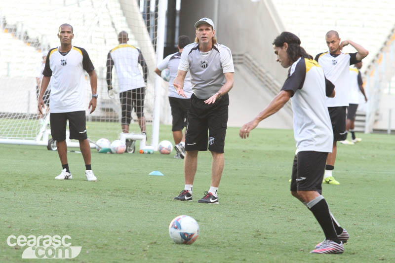 [05-08] Treino técnico + tático - Castelão - 11