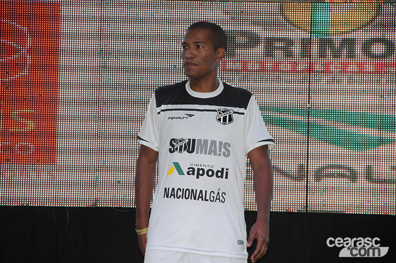 [26-02] Lançamento dos uniformes 2015 - Desfile - 17