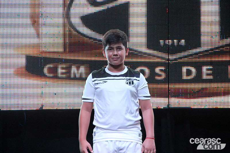 [26-02] Lançamento dos uniformes 2015 - Desfile - 21