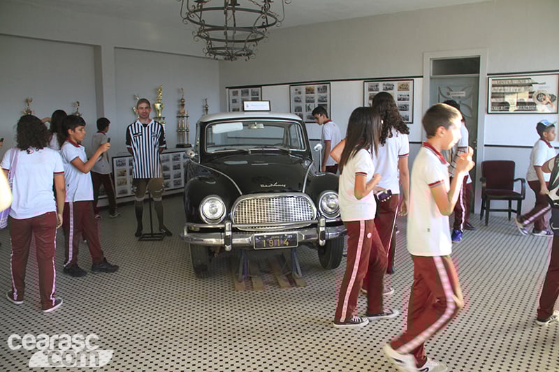 [05-11] Alunos do Colégio Silvia Helena visitam a sede do Vozão - 01 - 19