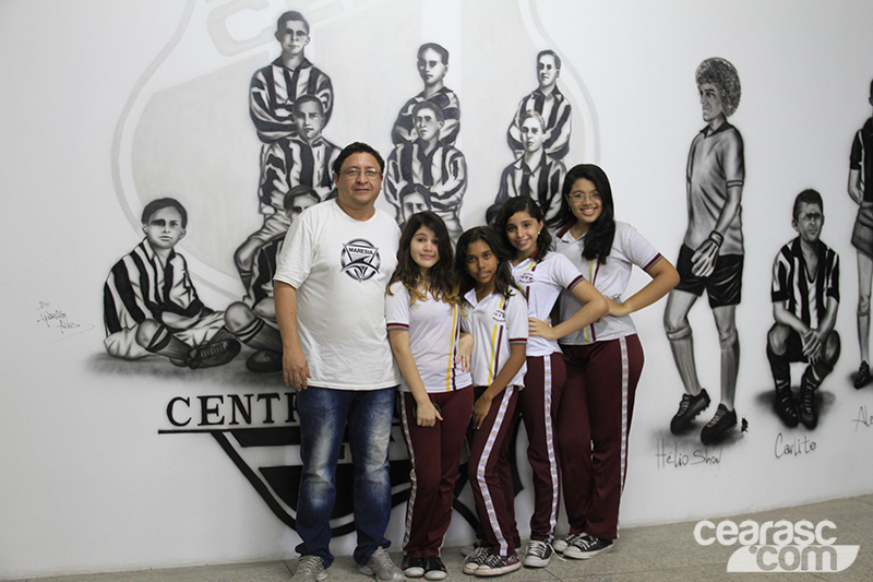 [05-11] Alunos do Colégio Silvia Helena visitam a sede do Vozão - 02 - 12